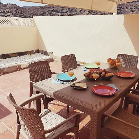 Modern Family Above Swimming Pool Apartamento Porto Rico