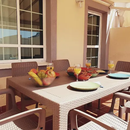 Modern Family Above Swimming Pool Apartamento Porto Rico